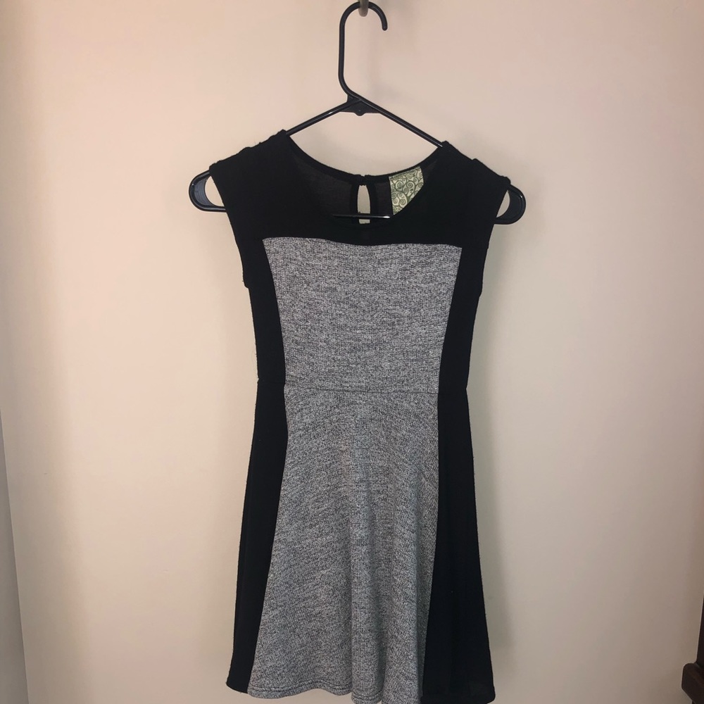 Sleeveless dress